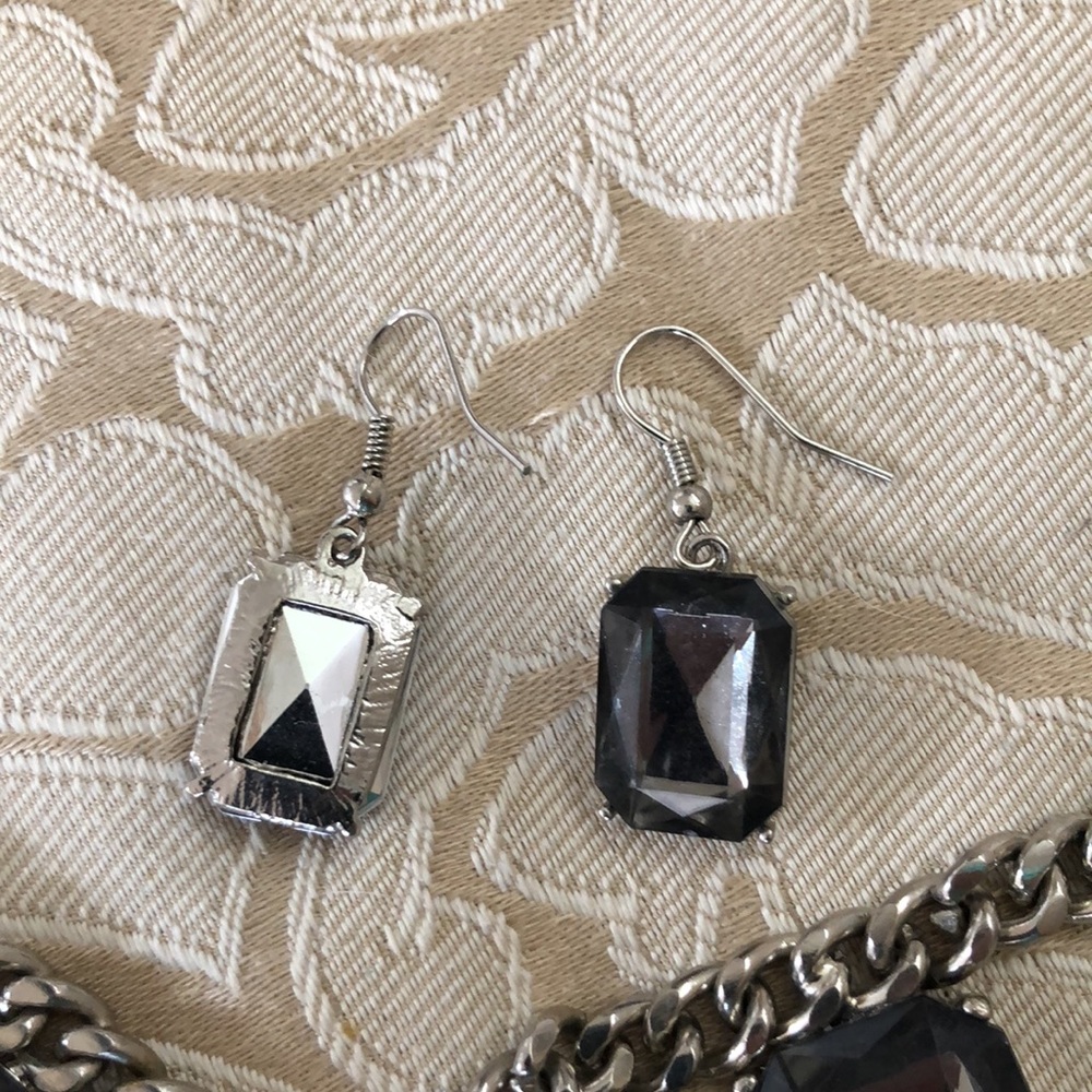 Beautiful necklace and earring set - Picture 6 of 7